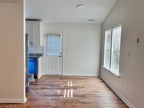 107 W McIver St, Unit B in Zebulon, NC - Building Photo - Building Photo