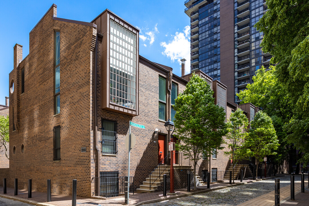 St. James Court in Philadelphia, PA - Building Photo