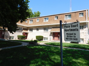 Plaza Court Apartments in Omaha, NE - Foto de edificio - Building Photo