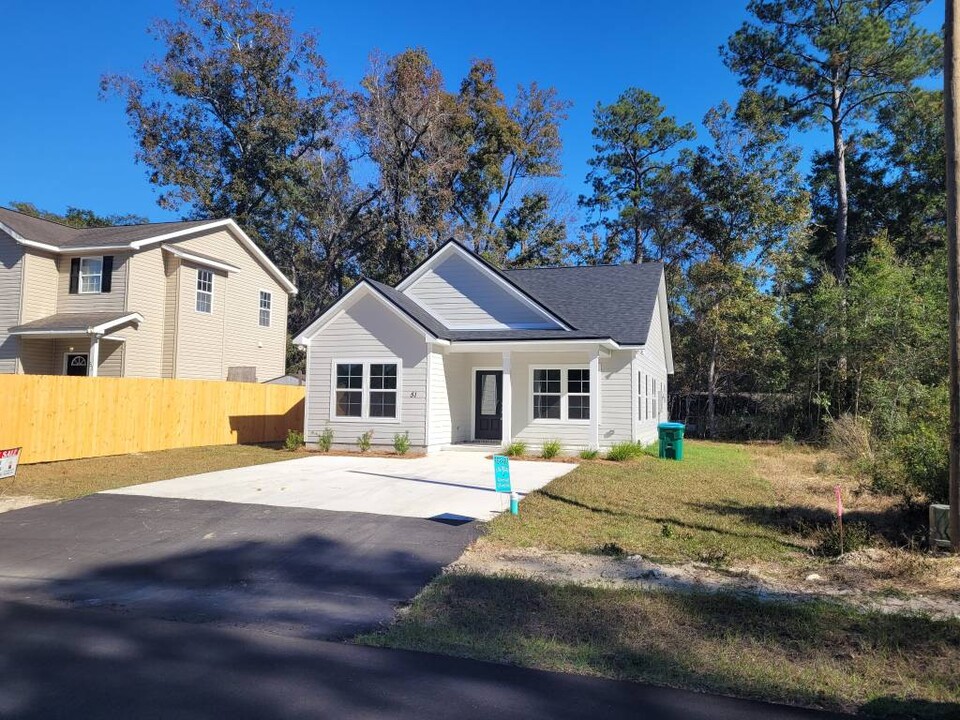 51 Broken Bow Trail in Crawfordville, FL - Foto de edificio