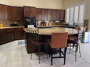 9499 Castillana Ct in Las Vegas, NV - Foto de edificio - Building Photo