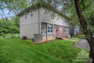 220 N Oak Dr in Belton, MO - Building Photo - Building Photo