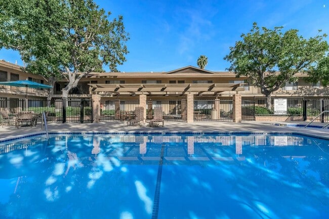 1645 W Palm Ln in Anaheim, CA - Building Photo - Building Photo