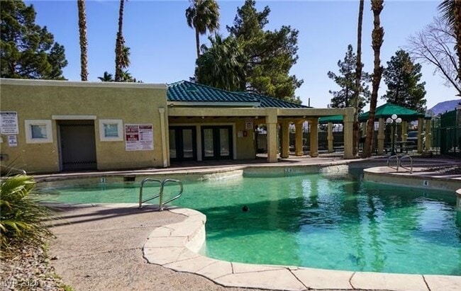 1561 Linnbaker Ln in Las Vegas, NV - Building Photo - Building Photo