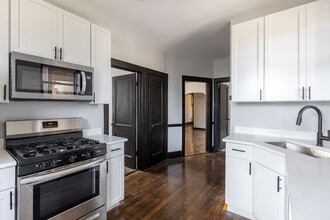 3823 N Drake Ave, Unit 2 in Chicago, IL - Foto de edificio - Building Photo