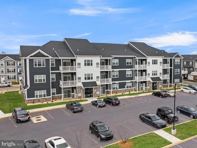 3040 Larkwood Cir in Harrisburg, PA - Building Photo - Building Photo