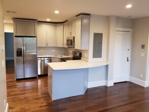 1404 Commonwealth Ave, Unit 7 in Boston, MA - Foto de edificio - Building Photo