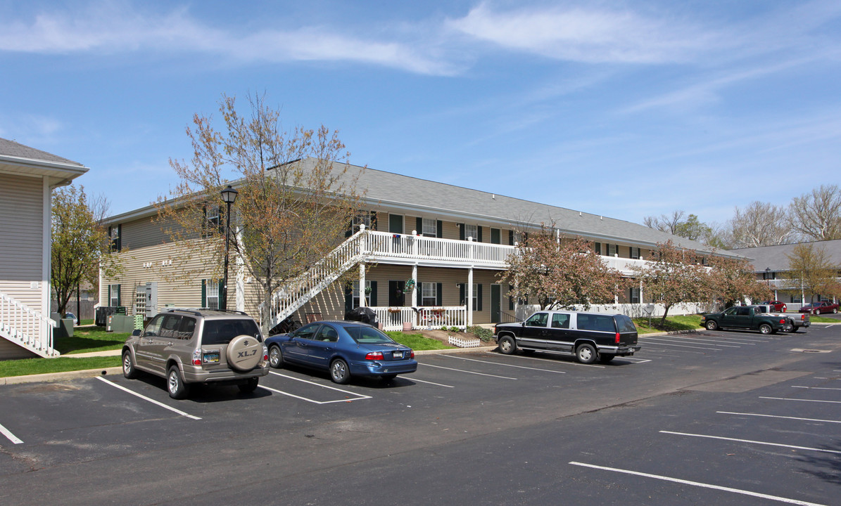 Colony Bay East Apartments in Canal Winchester, OH - Building Photo