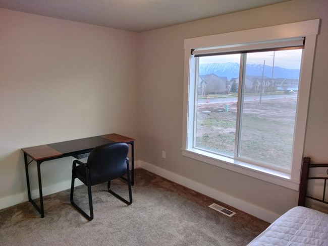 1809 N 400 W in Logan, UT - Foto de edificio - Building Photo