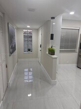 436 Lakeview Dr in Weston, FL - Building Photo - Building Photo