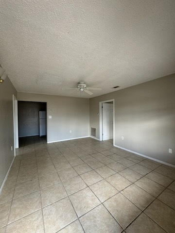 1120 Shilo Ave in Baker, LA - Foto de edificio