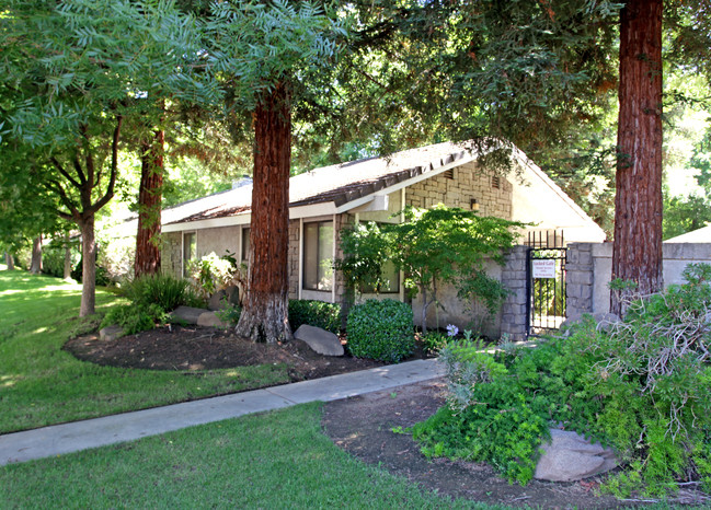 Foxhollow Apartments in Fresno, CA - Foto de edificio - Building Photo