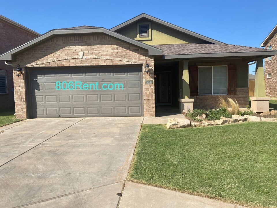 8704 10th St in Lubbock, TX - Building Photo