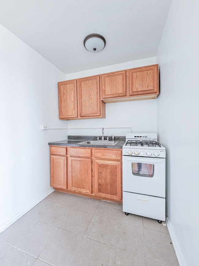 4730 N Winthrop Ave, Unit #406