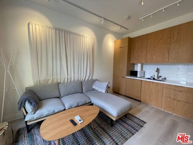 708 6th Ave in Los Angeles, CA - Building Photo - Building Photo