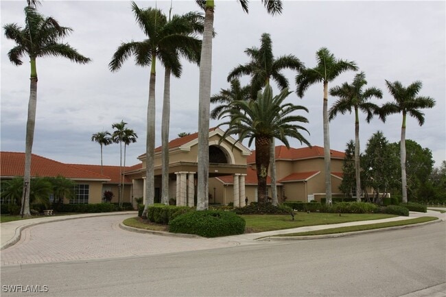 property at 6920 Huntington Lakes Cir