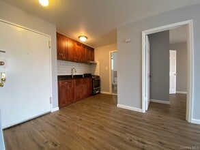 61-22 168th St in Queens, NY - Building Photo - Building Photo