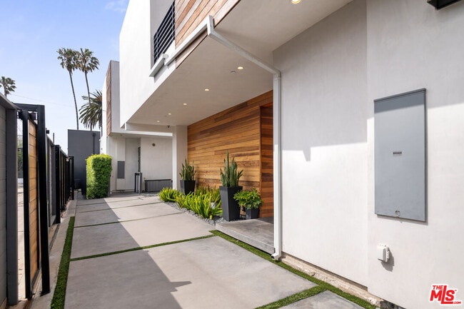 516 Vernon Ave in Los Angeles, CA - Building Photo - Building Photo