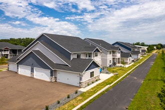 Peregrine Terrace in River Falls, WI - Foto de edificio - Building Photo