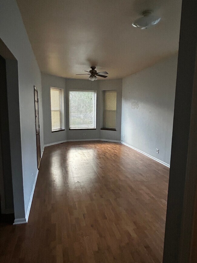 2235 S Avers Ave in Chicago, IL - Building Photo - Building Photo