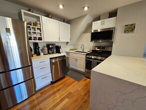1656 W Olive Ave, Unit Apt 3 in Chicago, IL - Foto de edificio - Building Photo