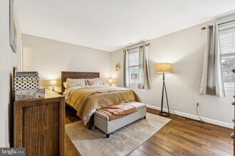 215 Commons Dr NW in Vienna, VA - Building Photo - Building Photo