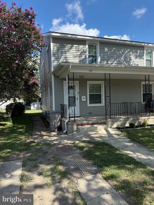 577 Nassau Ave in Paulsboro, NJ - Building Photo