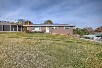 619 Old Stage Rd in Gray, TN - Building Photo - Building Photo