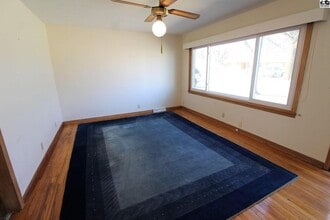 408 S Garfield Ave in Lyons, KS - Foto de edificio - Building Photo