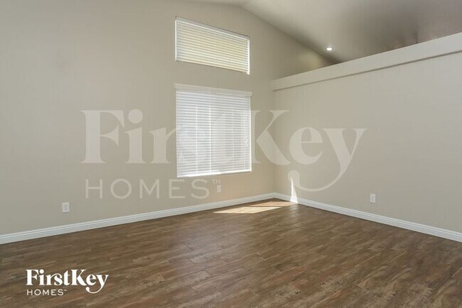 4705 Crimson Leaf Dr in Las Vegas, NV - Building Photo - Building Photo