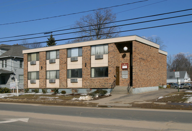 72 Whiting St in Plainville, CT - Building Photo - Building Photo