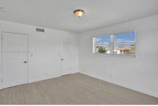 930 N 14th Ct in Hollywood, FL - Building Photo - Building Photo