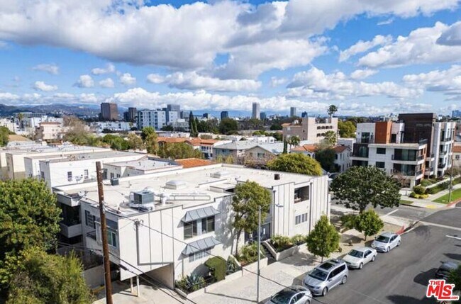 8635 Cashio St in Los Angeles, CA - Building Photo - Building Photo