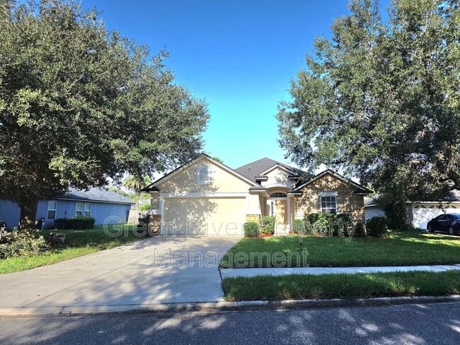 824 Songbird Dr in Orange Park, FL - Foto de edificio - Building Photo