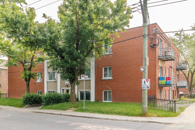 780 Hodge Rue in St. Laurent, QC - Building Photo - Building Photo