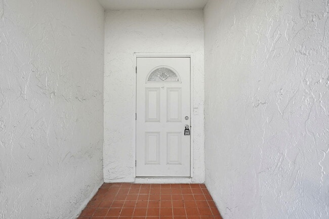 13526 Fountain View Blvd in Wellington, FL - Building Photo - Building Photo