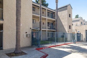 Joanne Villas in Hawthorne, CA - Building Photo - Building Photo
