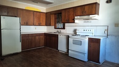 10 W Millaway Dr in Pine Bluff, AR - Building Photo - Building Photo