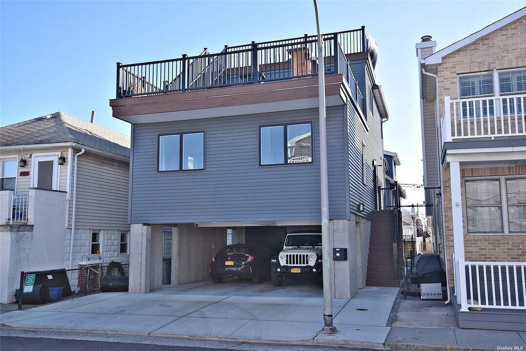 102 Tennessee Ave in Long Beach, NY - Building Photo