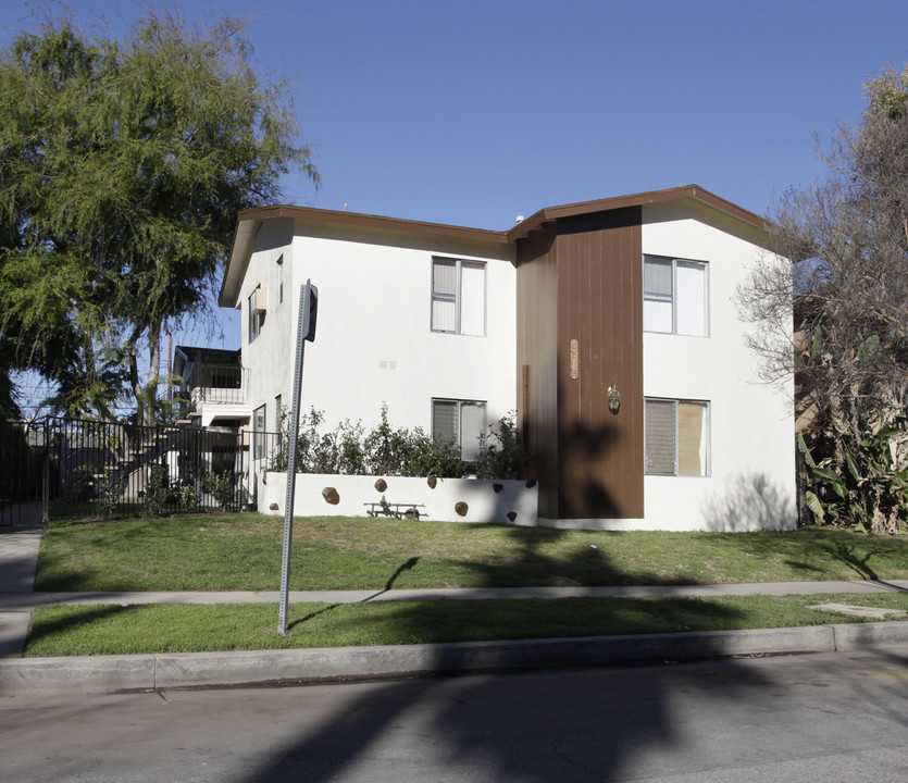 6515 Shirley Ave in Reseda, CA - Building Photo