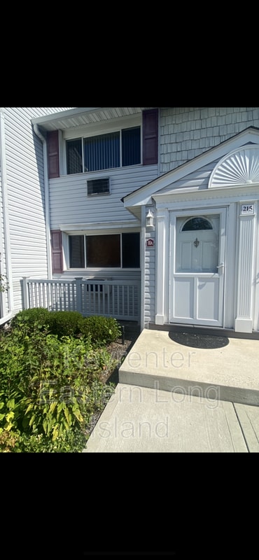 215 Terry Rd in Smithtown, NY - Foto de edificio - Building Photo