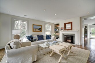 51 Sherrill Rd in East Hampton, NY - Building Photo - Building Photo