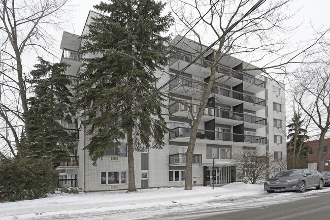 100620 Bois-de-Boulogne St in Montréal, QC - Building Photo - Building Photo