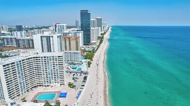 3181 S Ocean Dr in Hallandale Beach, FL - Building Photo - Building Photo