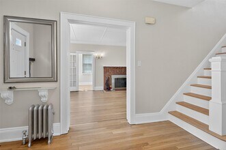 9 Vista Way in Port Washington, NY - Foto de edificio - Building Photo