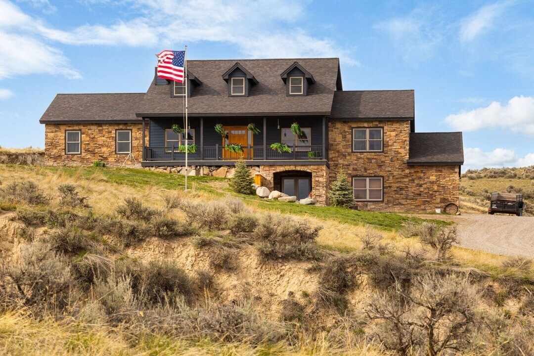 160 Hilltop Vis Lp in Three Forks, MT - Building Photo