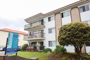 Villa Monaco in Abbotsford, BC - Building Photo