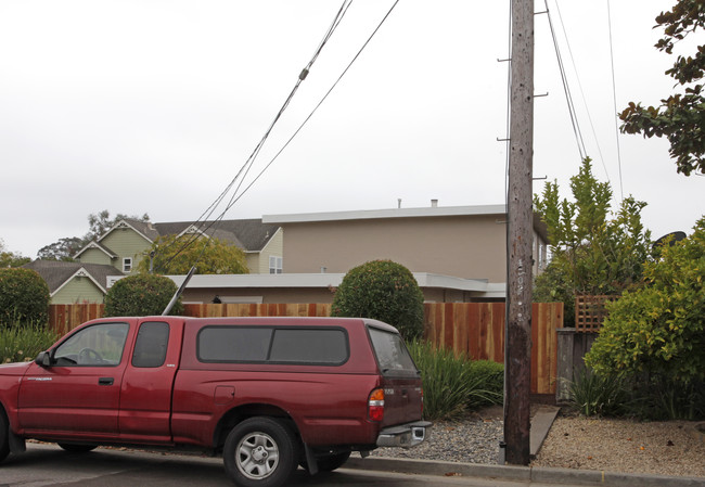 501 Pine St in Capitola, CA - Building Photo - Building Photo