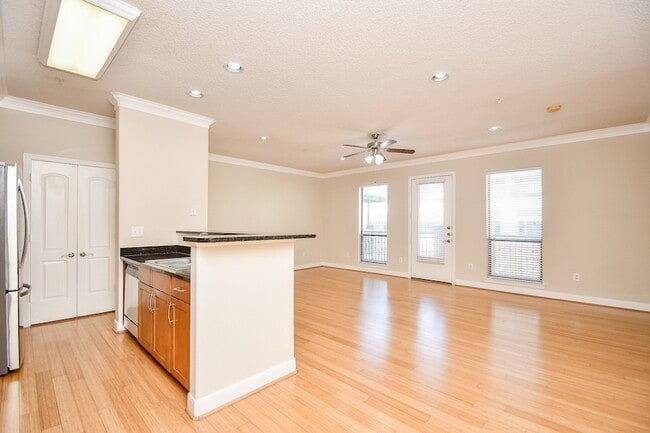 2299 Lone Star Dr, Unit 316 in Sugar Land, TX - Building Photo - Building Photo