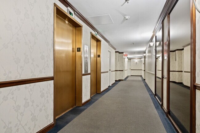 25 Rockledge Ave, Unit 714 in White Plains, NY - Foto de edificio - Building Photo